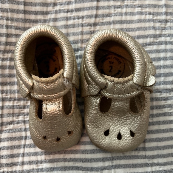 Platinum Mary Jane Baby Shoe - Picture 3 of 4